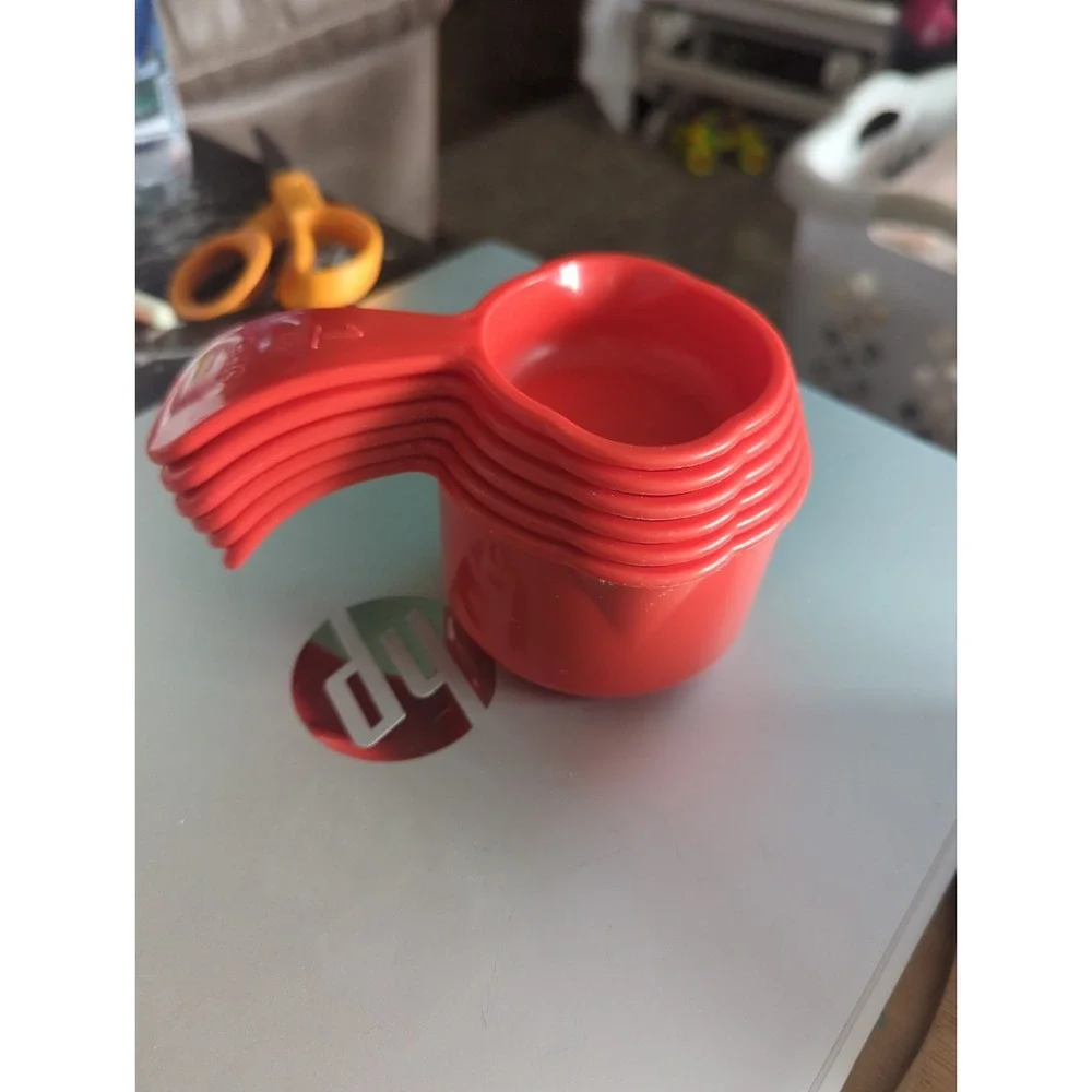 Tupperware Measuring Cups Curved Handle Double Spout #6135A-1 Chili Red
